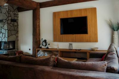 Obývačka s LCD TV, Mountain Chalets - Chata u Orla, Valča