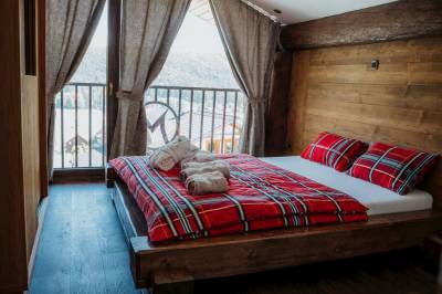 Spálňa s manželskou posteľou, Mountain Chalets - Chata U býka, Valča