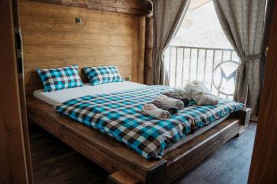 Spálňa s manželskou posteľou, Mountain Chalets - Chalet u medveďa, Valča