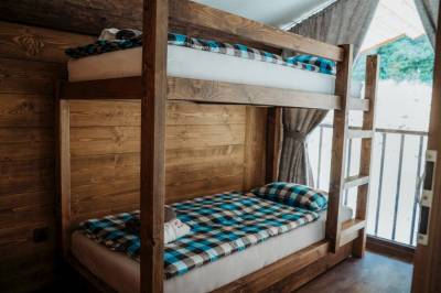Spálňa s poschodovou posteľou, Mountain Chalets - Chalet u medveďa, Valča