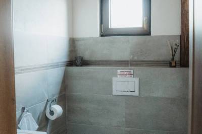Samostatná toaleta, Mountain Chalets - Chalet u medveďa, Valča