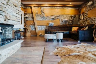 Obývačka s krbom, Mountain Chalets - Chalet pod medveďom, Valča