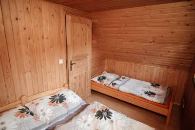 Spálňa s manželskou posteľou a samostatným lôžkom, Chata Ján, Oravská Lesná
