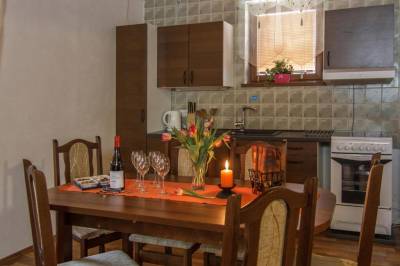Plne vybavená kuchyňa so sedením, Chata Alpina, Ružomberok