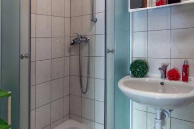Kúpeľňa so sprchovým kútom a toaletou, Chata Alpina, Ružomberok