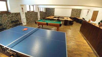 Spoločenská miestnosť so stolným tenisom a biliardom, Chata Alpina, Ružomberok
