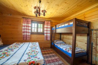 Spálňa s manželskou posteľou a 2 samostatnými lôžkami, Chata Važec, Važec