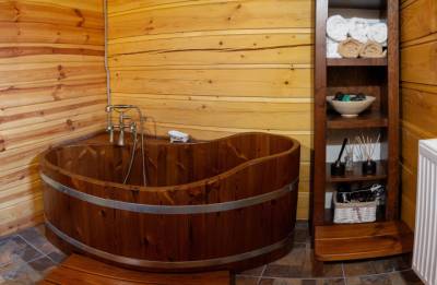 Kúpeľňa s drevenou vaňou, Chata Važec, Važec
