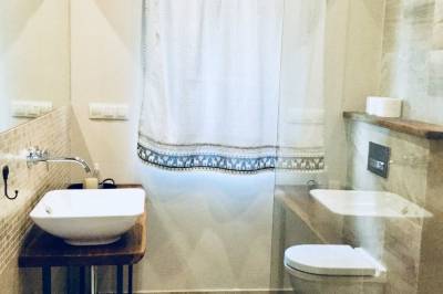 Kúpeľňa so sprchovým kútom a toaletou, Chalet Sia, Bystrá