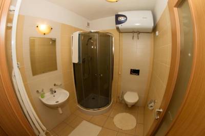 Apartmán s 2 spálňami - kúpeľňa so sprchovacím kútom a toaletou, Holiday Resort Telgárt, Telgárt