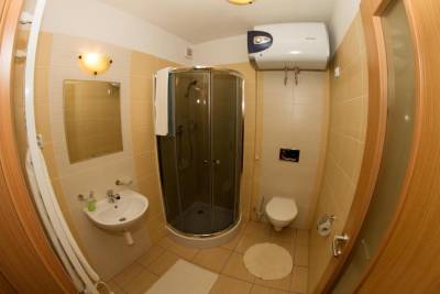 Apartmán s 2 spálňami - kúpeľňa so sprchovacím kútom a toaletou, Holiday Resort Telgárt, Telgárt