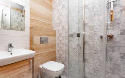 Kúpeľňa so sprchovacím kútom a toaletou, Vila Andrea, Ždiar