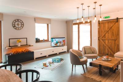 Obývačka so sedením a LCD TV, Horvát Family Residence*****, Lúčky