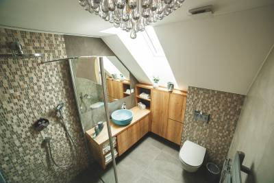 Apartmán Sofia - kúpeľňa so sprchovacím kútom a toaletou, Horvát Family Residence*****, Lúčky