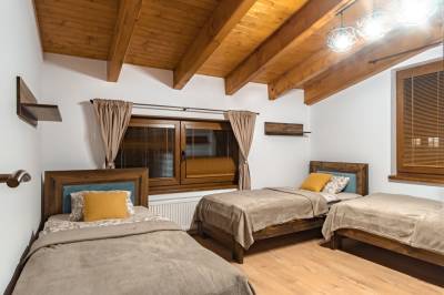 Spálňa s 3 samostatnými posteľami, Chalety Bučina, Oravská Lesná