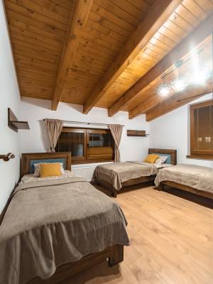Spálňa s 3 samostatnými posteľami, Chalety Bučina, Oravská Lesná