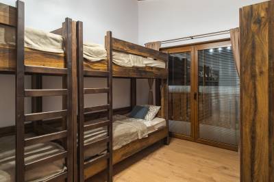 Spálňa s 2 poschodovými posteľami, Chalety Bučina, Oravská Lesná