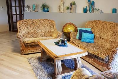 Obývačka s gaučovým sedením, Ubytovanie Oslany, Oslany