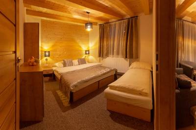 Apartmán Classic - spálňa s manželskou a 1-lôžkovou posteľou, Villa Flora, Liptovská Sielnica
