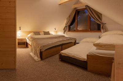 Apartmán mezonet Premium - spálňa s manželskou posteľou, 1-lôžkovou posteľou a prístelkou, Villa Flora, Liptovská Sielnica