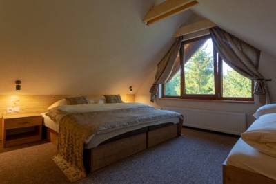 Apartmán mezonet Premium - spálňa s manželskou a 1-lôžkovou posteľou, Villa Flora, Liptovská Sielnica