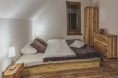 Apartmán mezonet Dependance - spálňa s manželskou posteľou, Villa Flora, Liptovská Sielnica