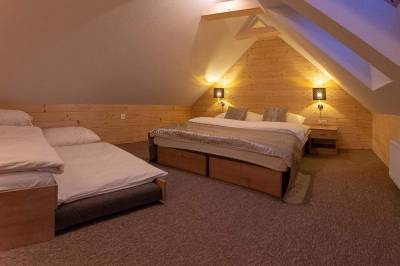 Apartmán mezonet Premium - spálňa s manželskou posteľou,1-lôžkovou posteľou a prístelkou, Villa Flora, Liptovská Sielnica