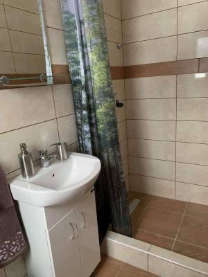 Kúpeľňa so sprchovacím kútom, Chata Daniela, Liptovská Osada