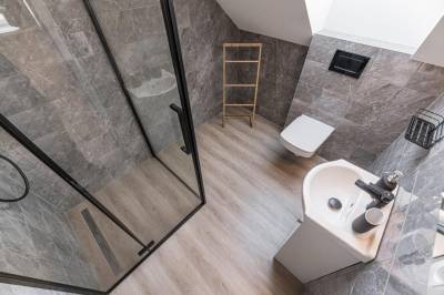 Kúpeľňa so sprchovacím kútom a toaletou, Chata Zdiarka 4M, Ždiar