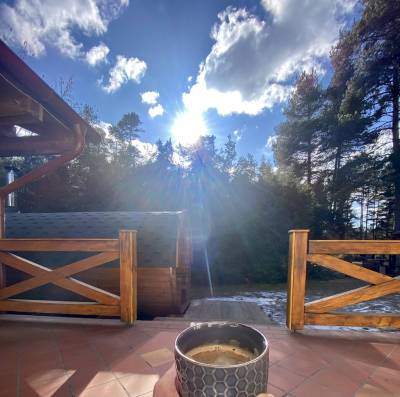 Výhľad z terasy do záhrady so saunou, Stag house – Jelení dom, Smižany
