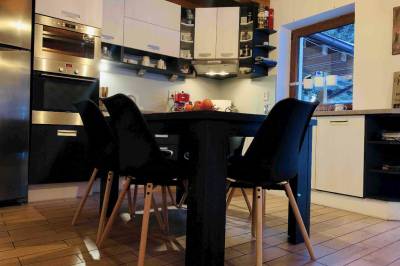 Plne vybavená kuchyňa s jedálenským sedením, Stag house – Jelení dom, Smižany
