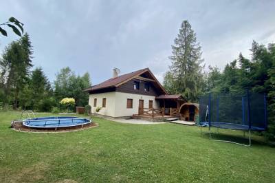 Exteriér ubytovania s bazénom a trampolínou v obci Smižany, Stag house – Jelení dom, Smižany