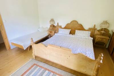 Spálňa s manželskou posteľou  a prístelkou, Chata Paradise, Smižany