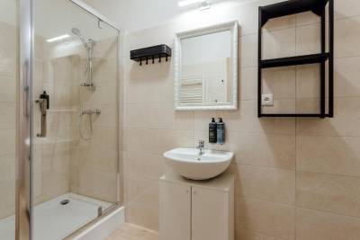 Apartmán s 1 spálňou - kúpeľňa so sprchovacím kútom, Botanický Dvor, Banská Štiavnica