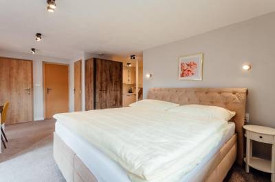 Apartmán s 2 spálňami - spálňa s manželskou posteľou, Botanický Dvor, Banská Štiavnica