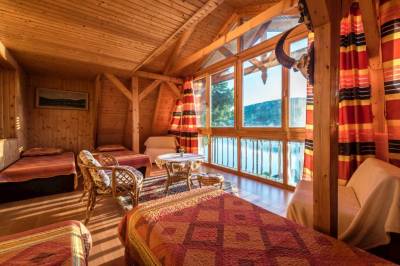 Spálňa so samostatnými posteľami, Chata pri Vinianskom jazere, Vinné