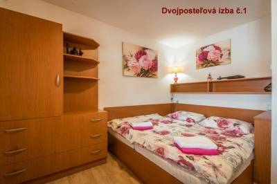 Spálňa s manželskou posteľou, Chata pri Vinianskom jazere, Vinné
