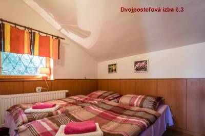 Spálňa s manželskou posteľou, Chata pri Vinianskom jazere, Vinné