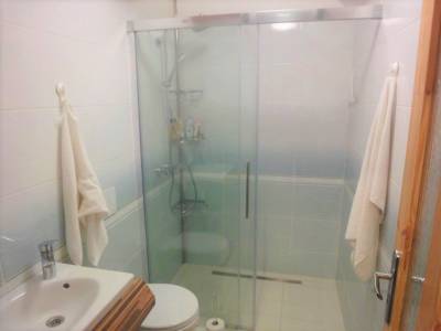 Kúpeľňa so sprchovacím kútom a toaletou, Chata Panoráma, Martin