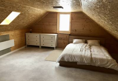 Podkrovná spálňa s manželskou posteľou, Domček pod Orechom, Martin