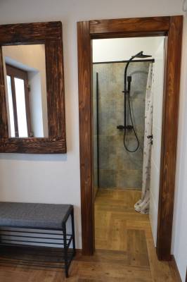 Kúpeľňa so sprchovacím kútom, Domček Nezábudka, Stará Lesná