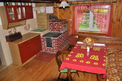 Kuchyňa s kachľovou pecou a jedálenským sedením, Chalupa Bartošov, Zázrivá