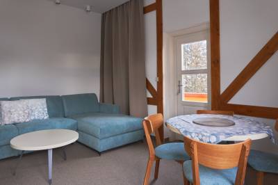 Apartmán 15 - obývačka s rozkladacím gaučom a jedálenským sedením, Vila Kollár, Vysoké Tatry