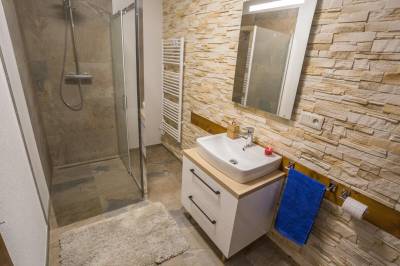 Apartmán 16 - kúpeľňa so sprchovacím kútom, Vila Kollár, Vysoké Tatry