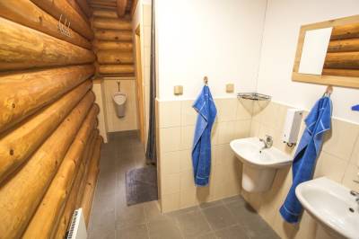 Kúpeľňa v spoločných priestoroch, Ubytovanie Dobšinská Ľadová Jaskyňa, Stratená
