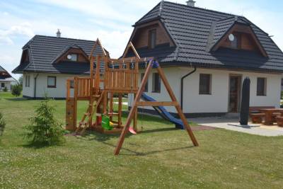 Detské ihrisko s domčekom a šmykľavkou, Villa Manatt, Stará Lesná