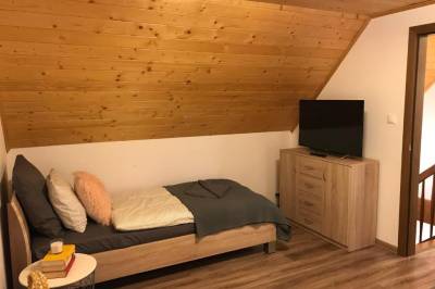 Spálňa s 1-lôžkovou posteľou a LCD TV, Villa Detvan, Stará Lesná