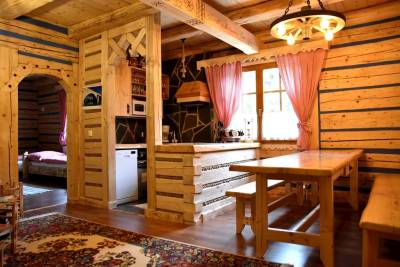 Plne vybavená kuchyňa s jedálenským sedením, Grand drevenica, Malá Franková
