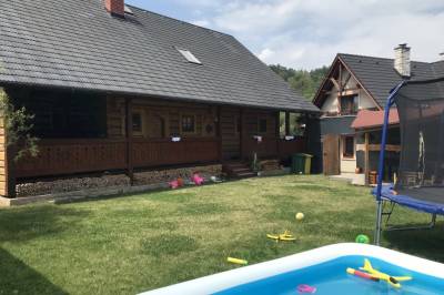 Záhrada s detským bazénom a trampolínou, Grand drevenica, Malá Franková