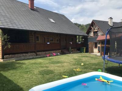 Záhrada s detským bazénom a trampolínou, Grand drevenica, Malá Franková